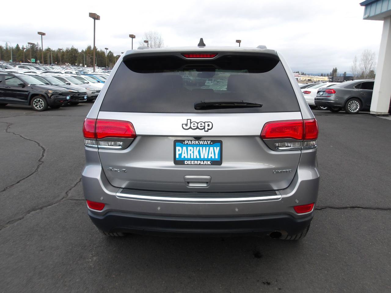 Used 2017 Jeep Grand Cherokee Limited w/ Luxury Group II image 4