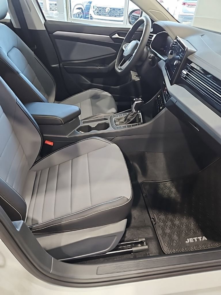 New 2026 Volkswagen Jetta SE FWD image 13