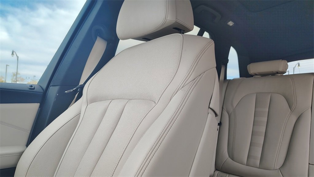 Used 2021 BMW X5 M50i image 27