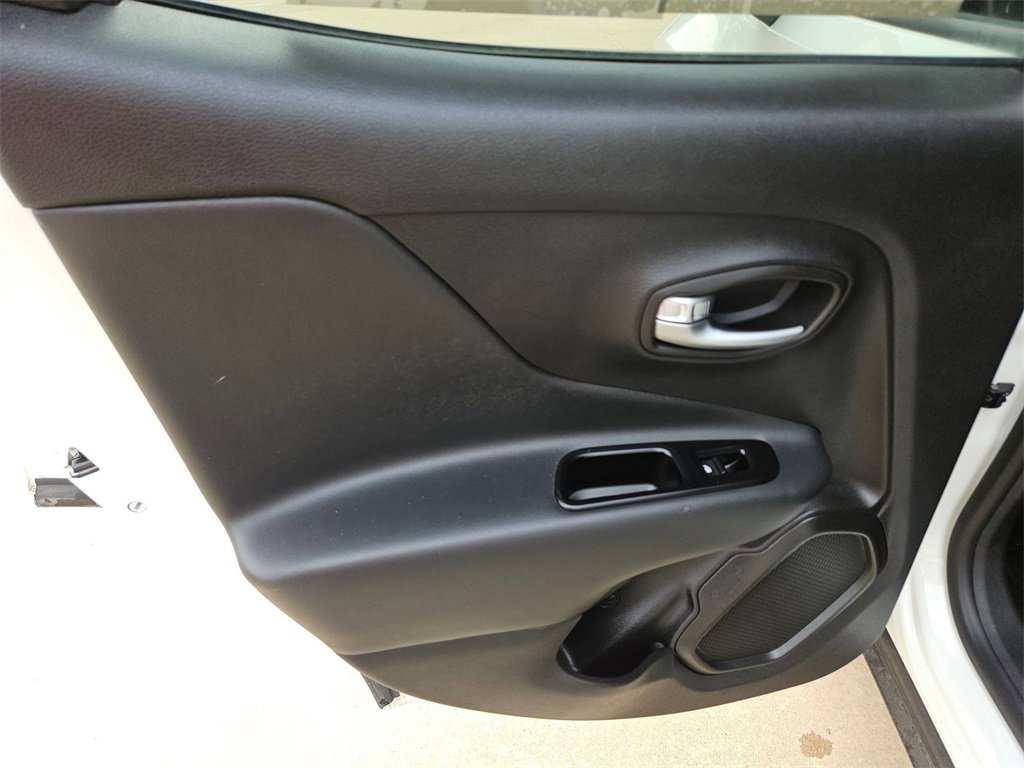 Used 2022 Jeep Renegade Latitude w/ Convenience Group image 14