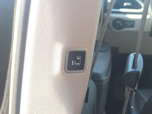Used 2023 Chrysler Pacifica Touring-L FWD image 22