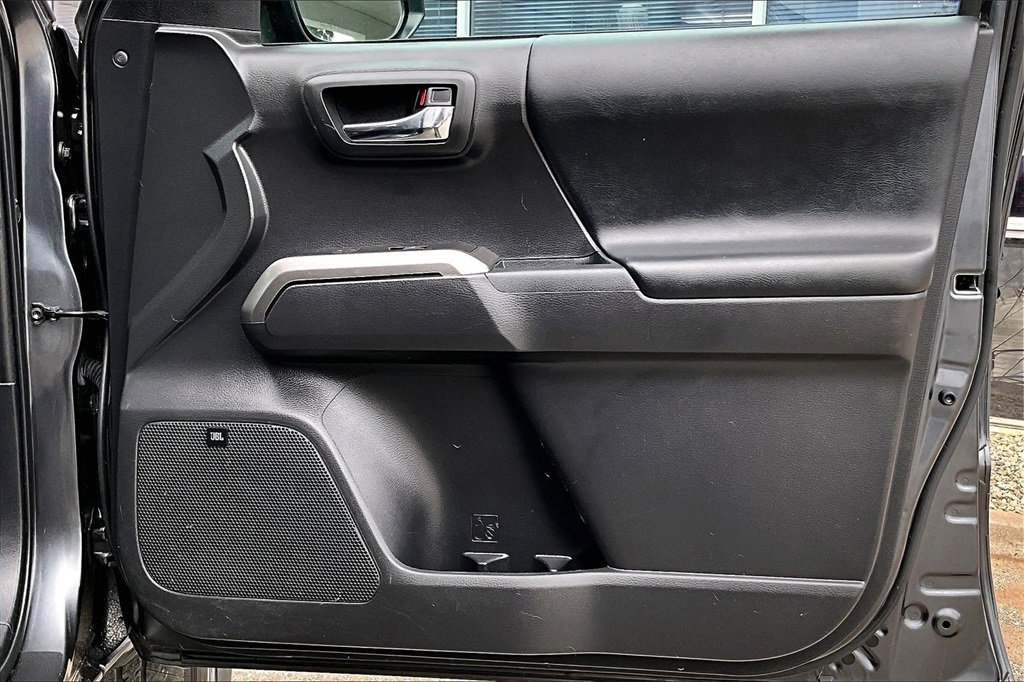 Used 2022 Toyota Tacoma Limited image 29