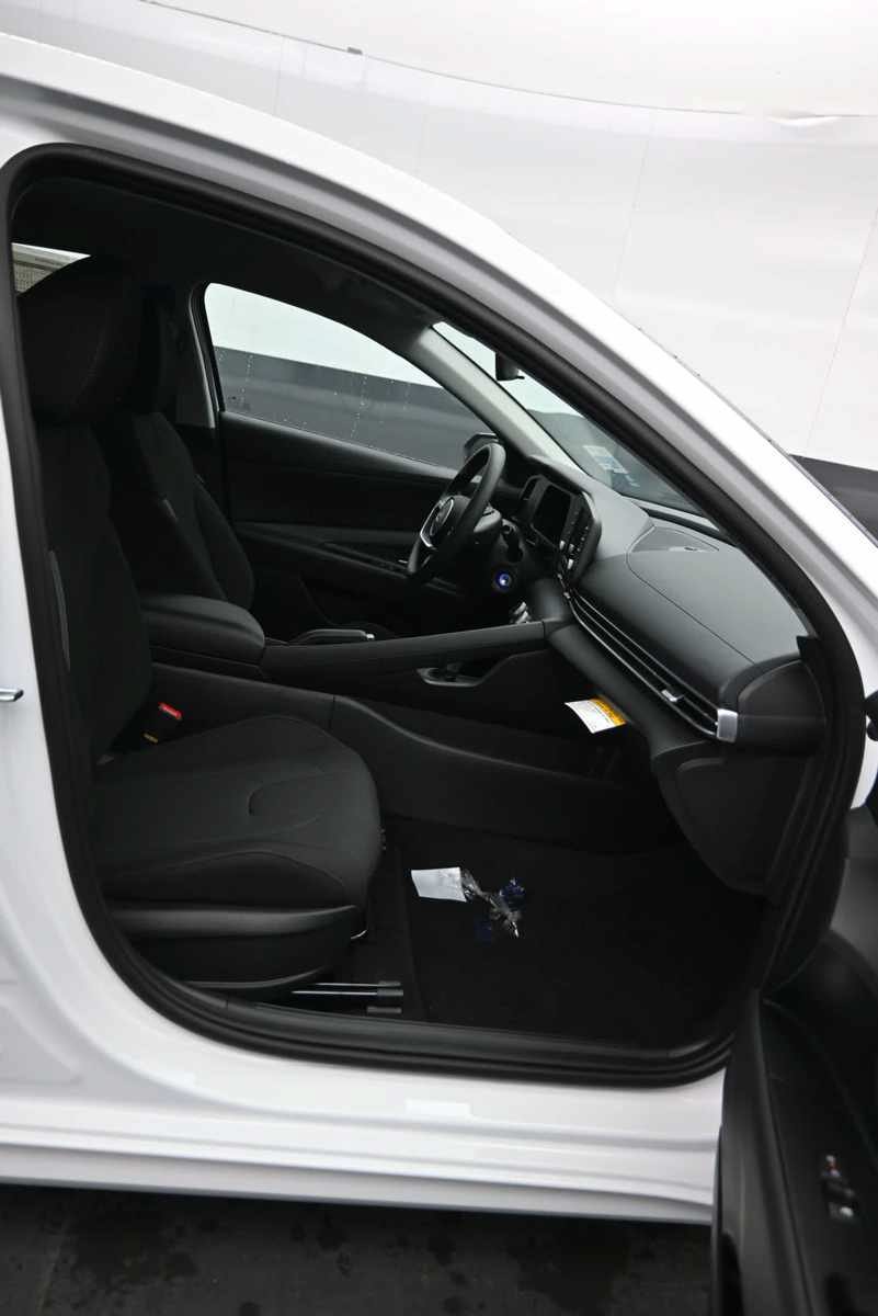 New 2026 Hyundai Elantra SE FWD image 11