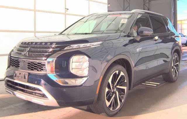 Used 2023 Mitsubishi Outlander SEL image 1