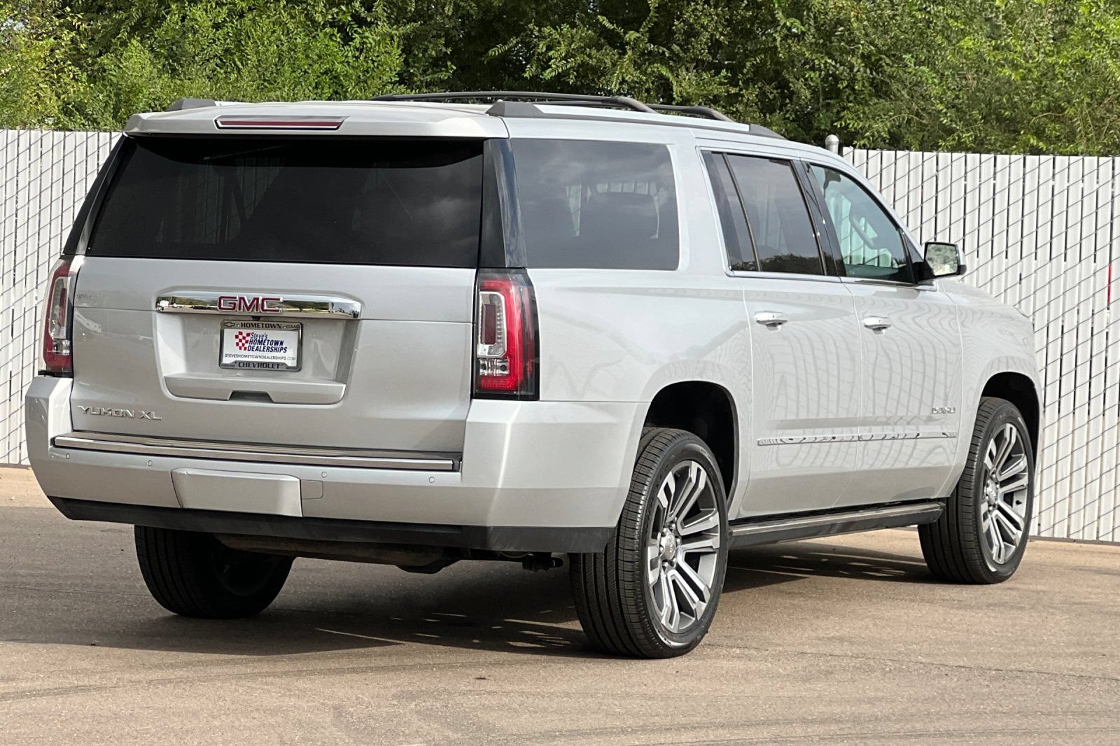Used 2018 GMC Yukon XL Denali w/ Denali Ultimate Package AWD/4WD image 4