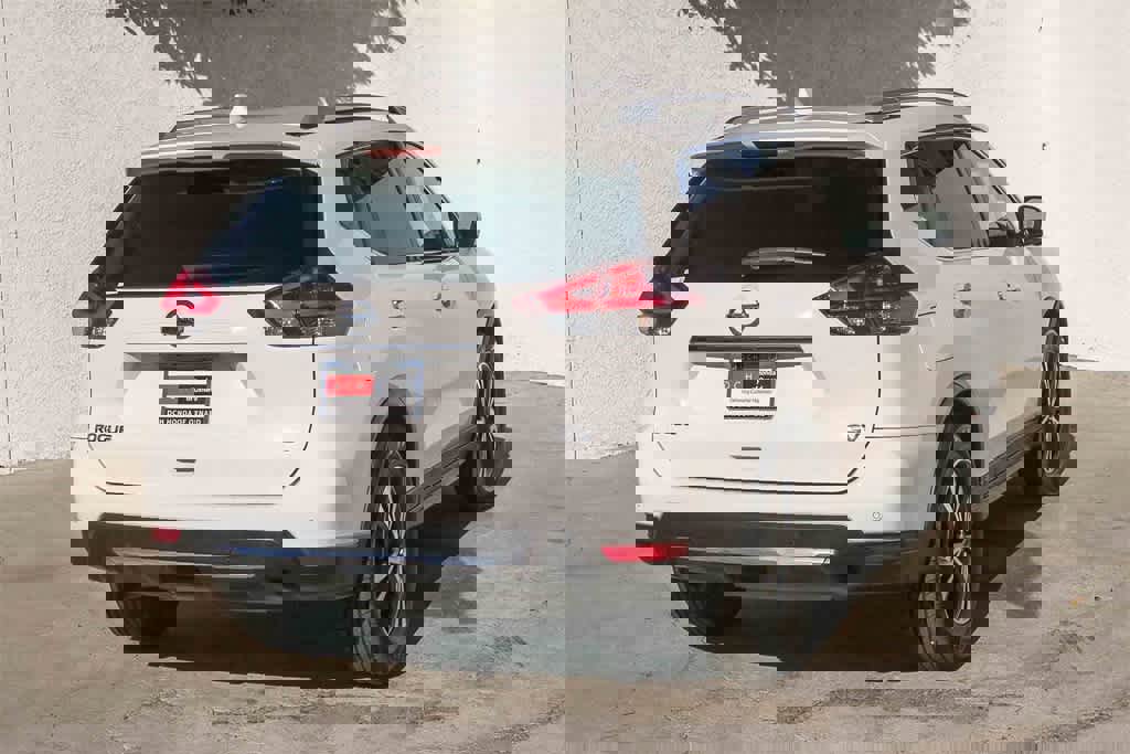 Used 2020 Nissan Rogue SV w/ Premium Package image 7