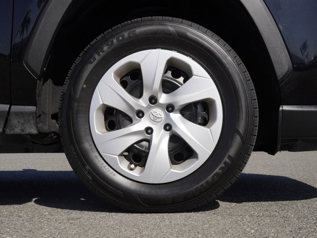 Used 2024 Toyota RAV4 LE image 10