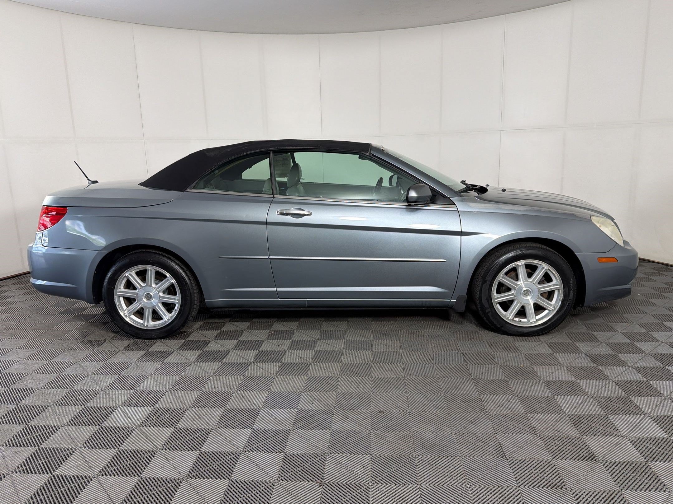 Used 2008 Chrysler Sebring Limited FWD image 8