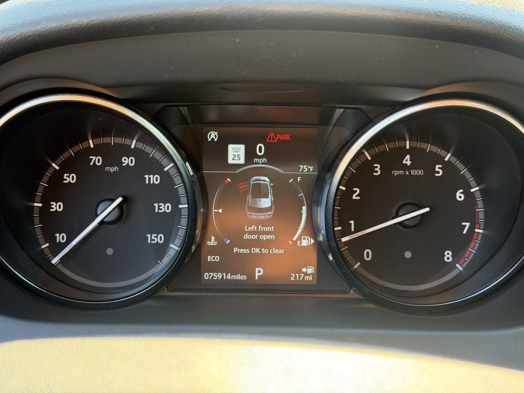 Used 2018 Land Rover Discovery Sport HSE Luxury AWD/4WD image 17