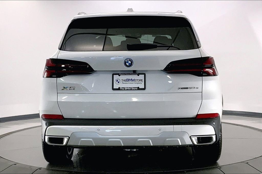 New 2026 BMW X5 xDrive50e w/ Climate Comfort Package image 3