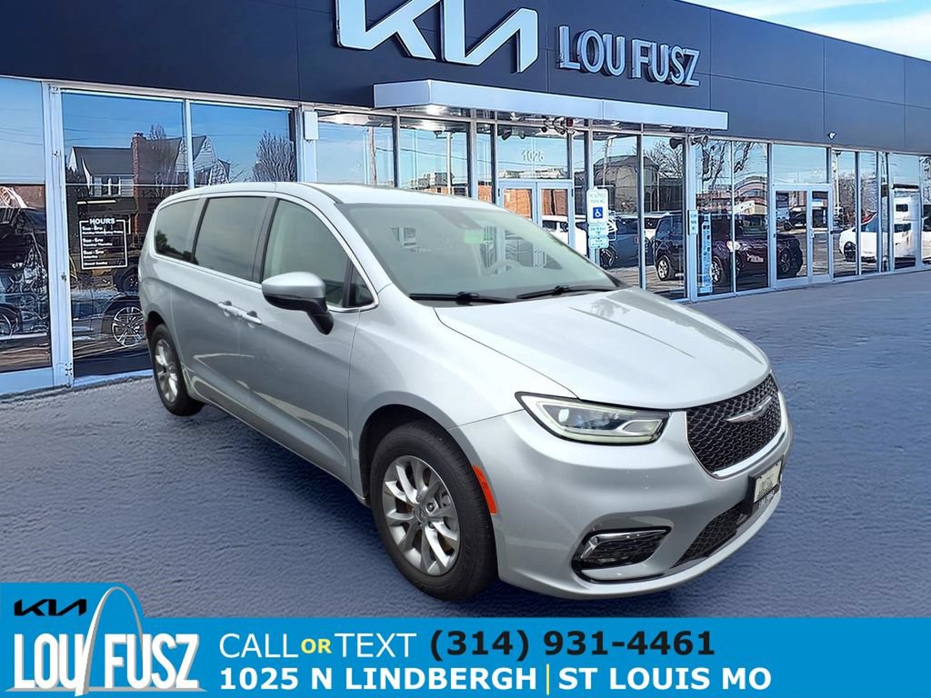 Used 2023 Chrysler Pacifica Touring-L