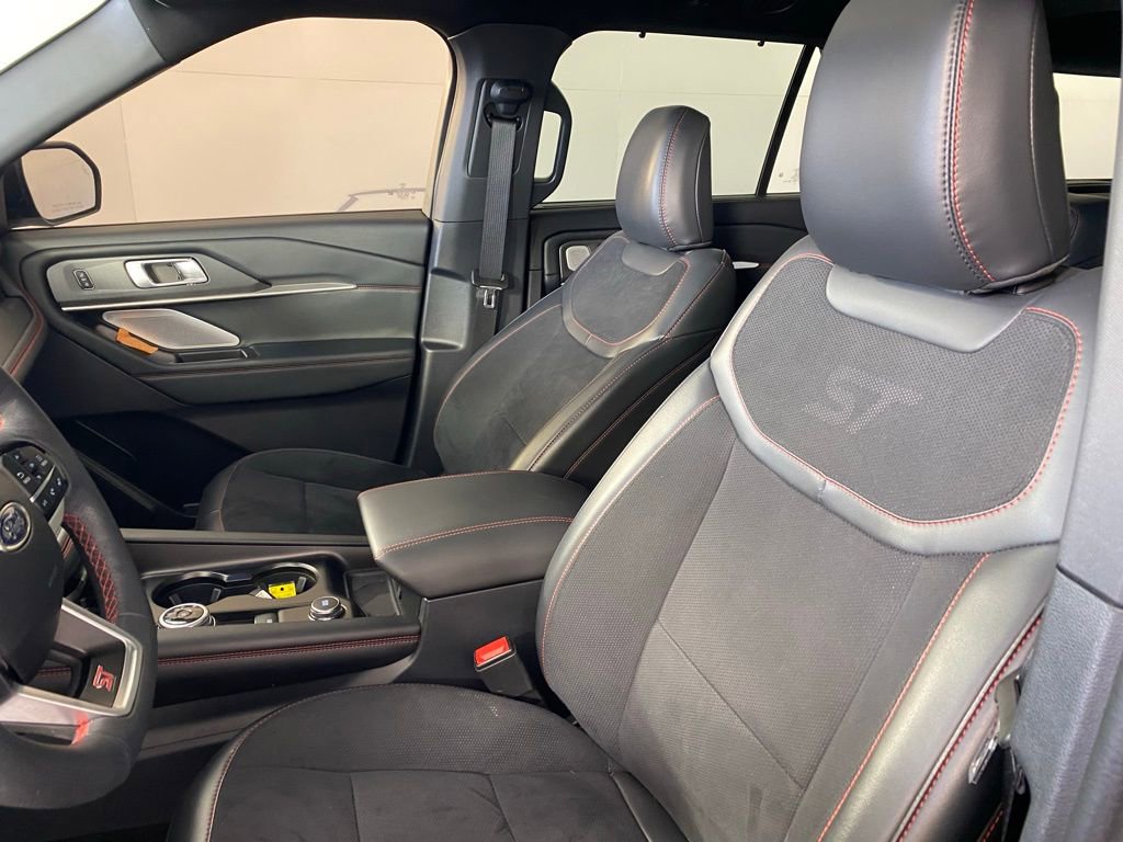 Used 2025 Ford Explorer ST image 13