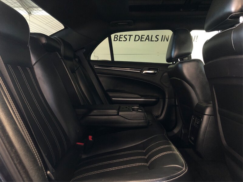 Used 2018 Chrysler 300 S w/ 300S Premium Group RWD image 10