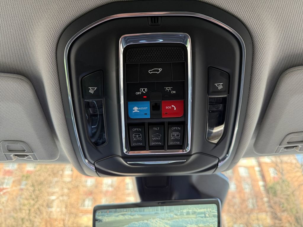 Used 2023 Jeep Grand Cherokee Limited w/ Luxury Tech Group II image 22