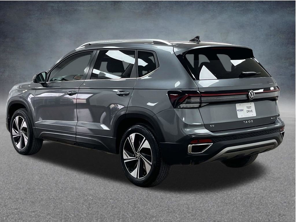 Used 2025 Volkswagen Taos SE AWD/4WD image 9