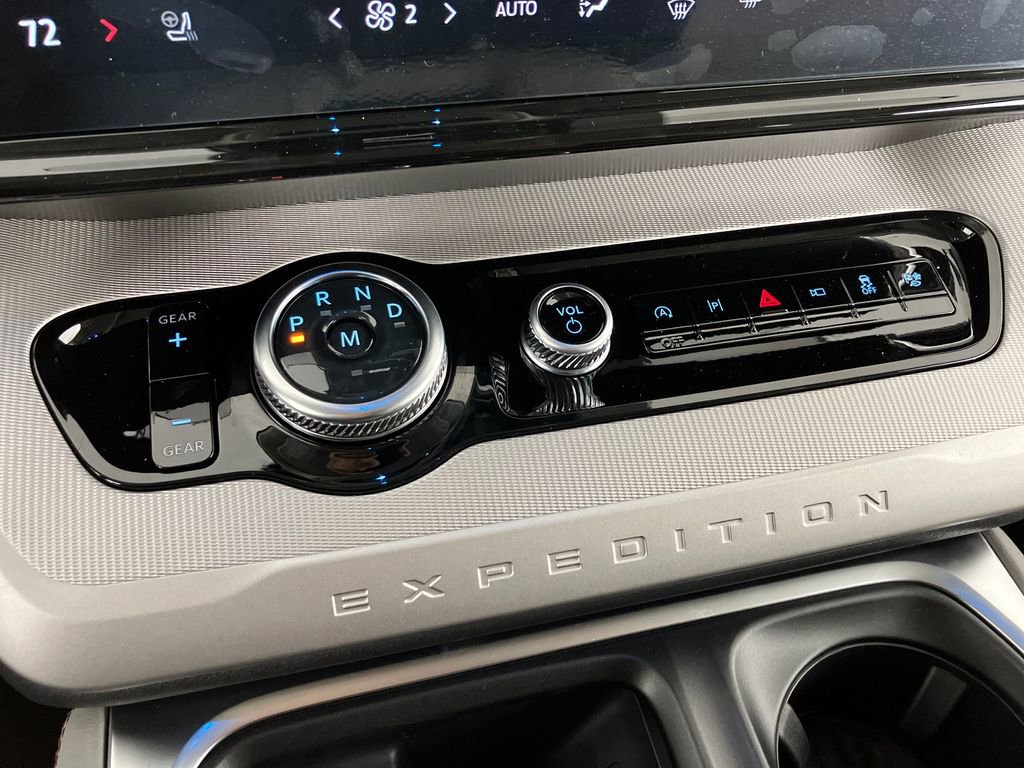 New 2025 Ford Expedition Active image 27