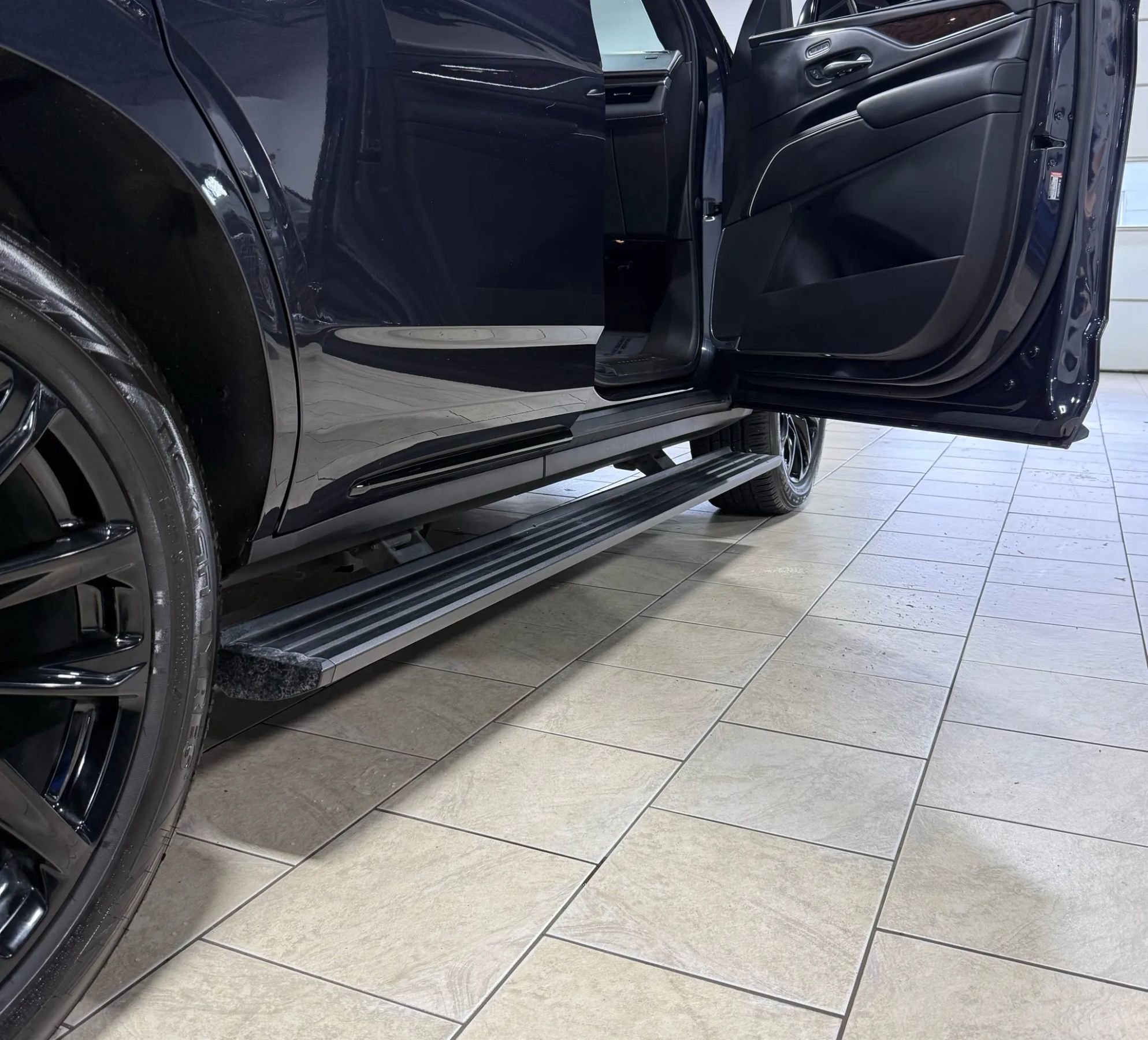 Used 2023 Cadillac Escalade Sport Platinum w/ LPO, ONYX Package image 4