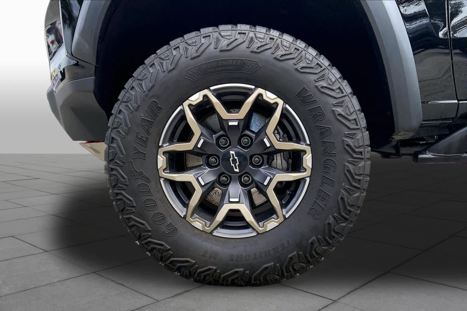 Used 2024 Chevrolet Colorado ZR2 w/ Safety Package AWD/4WD image 11