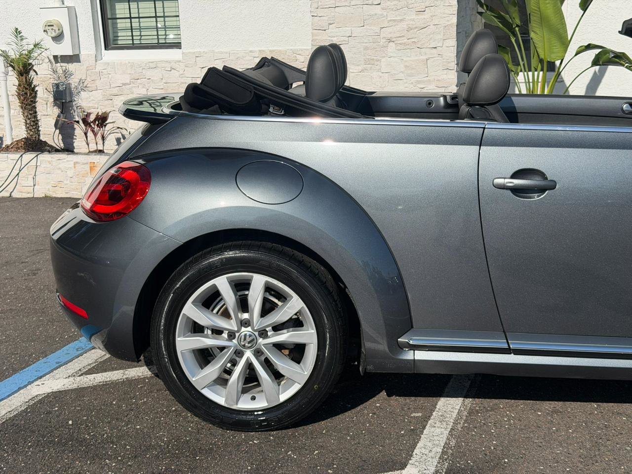 Used 2013 Volkswagen Beetle TDI FWD image 16