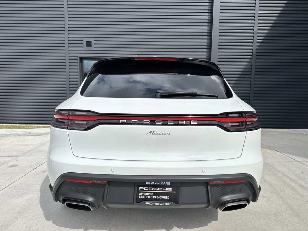 Certified 2025 Porsche Macan image 12
