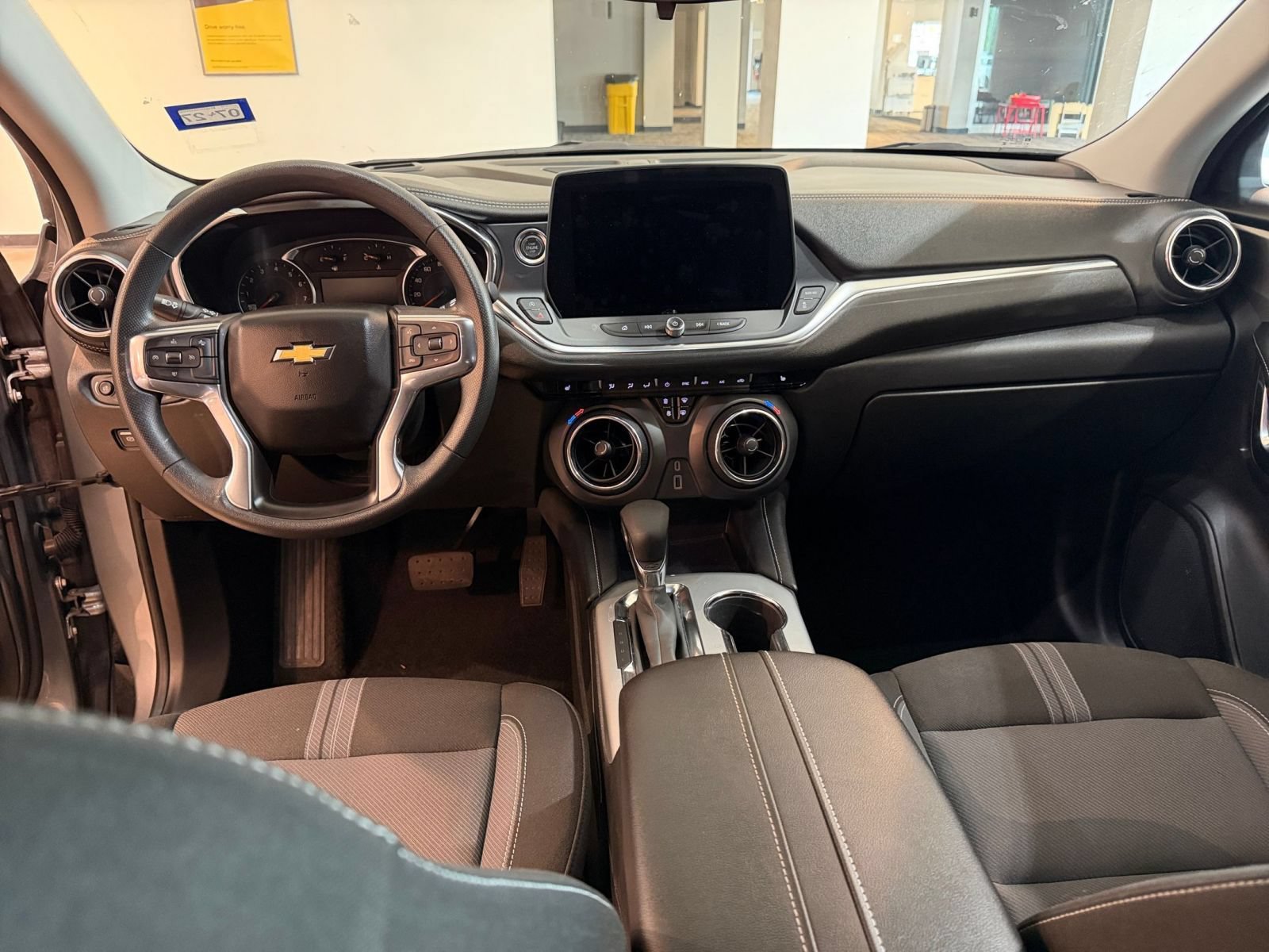 Used 2025 Chevrolet Blazer LT FWD image 33