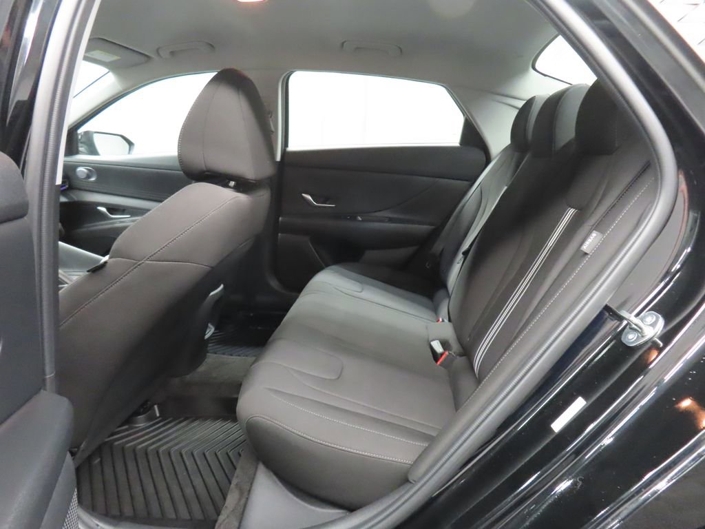 Used 2024 Hyundai Elantra SEL FWD image 13