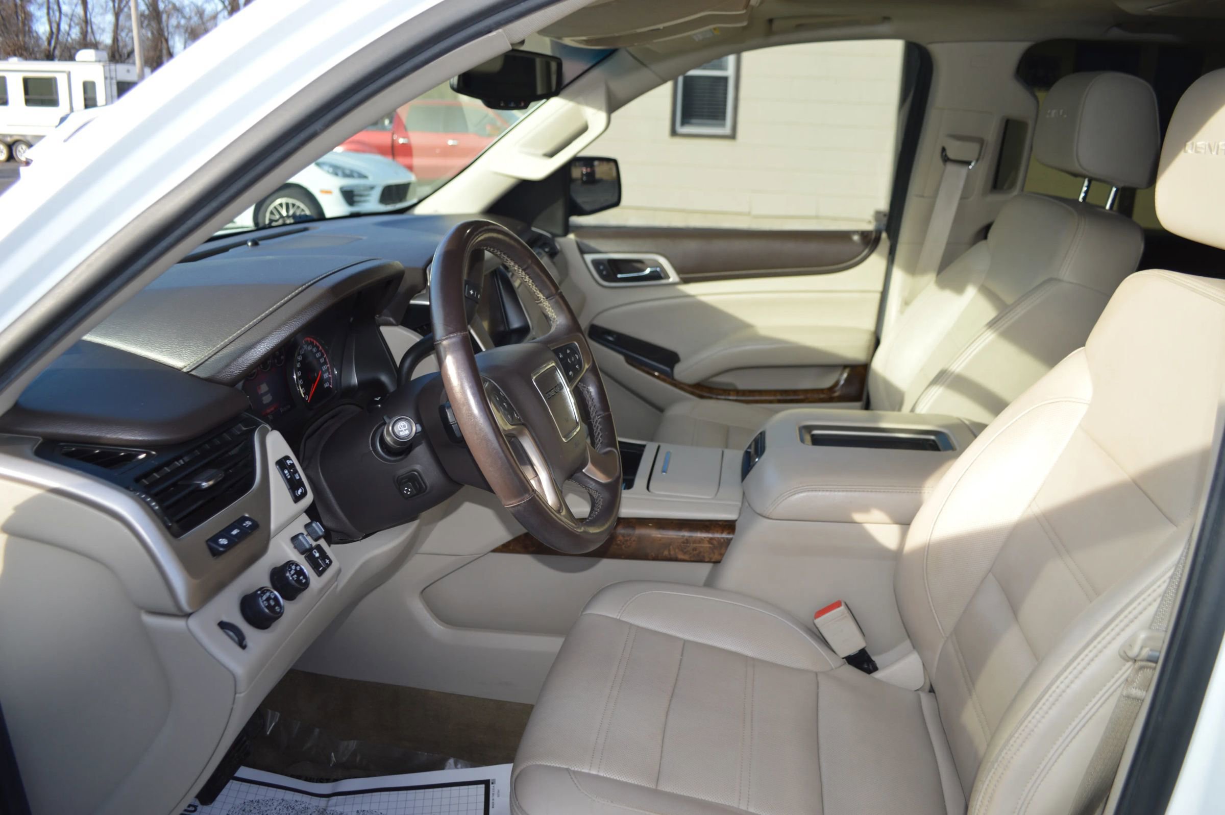 Used 2015 GMC Yukon Denali w/ Touring Package image 12