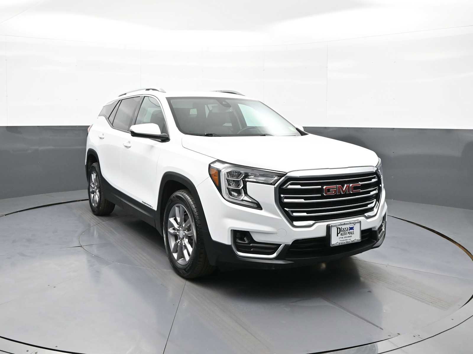Used 2022 GMC Terrain SLT w/ Infotainment Package II AWD/4WD image 3