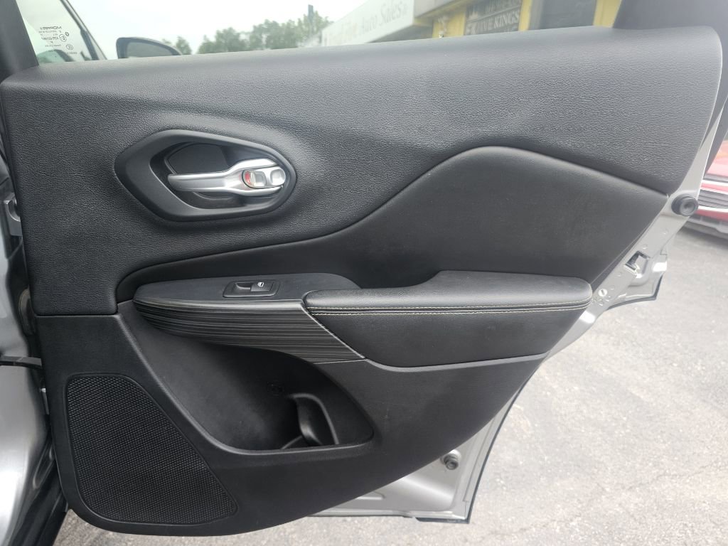 Used 2016 Jeep Cherokee Limited image 70