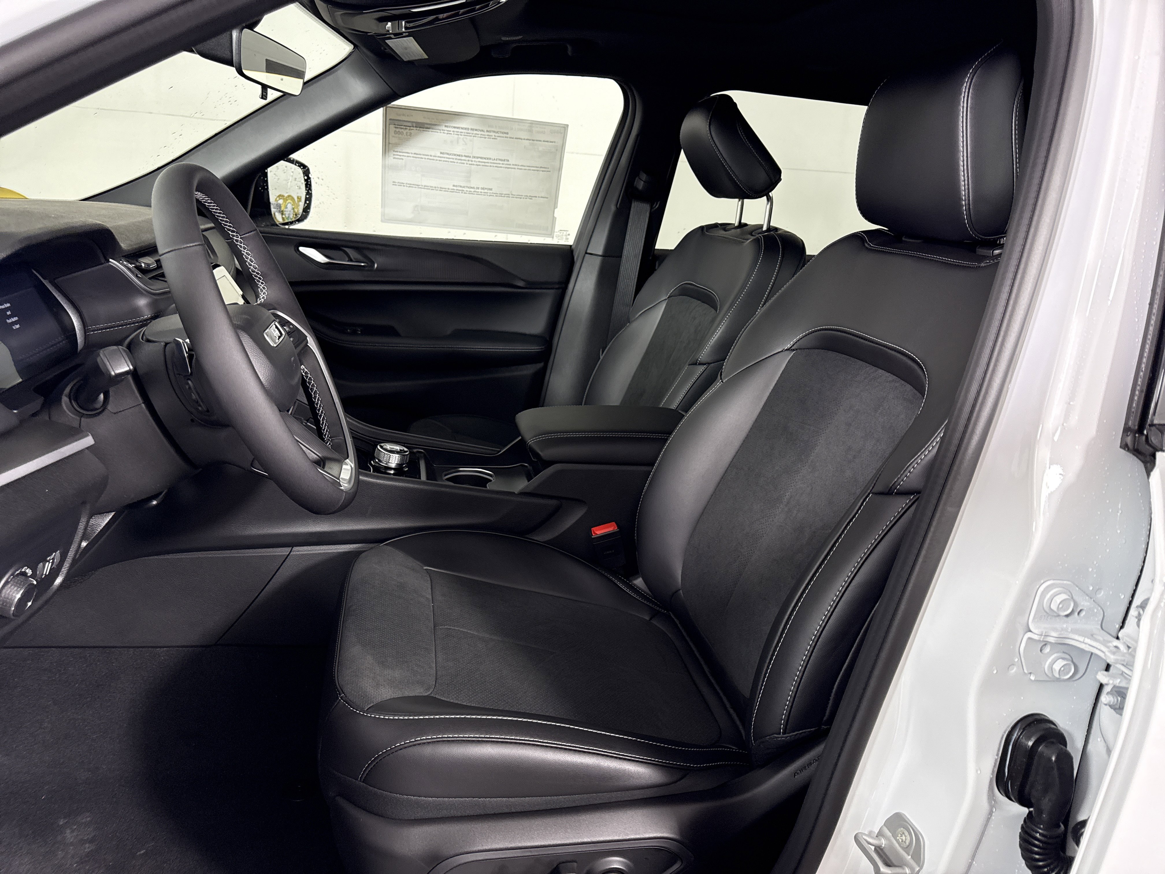 New 2025 Jeep Grand Cherokee L Altitude image 12