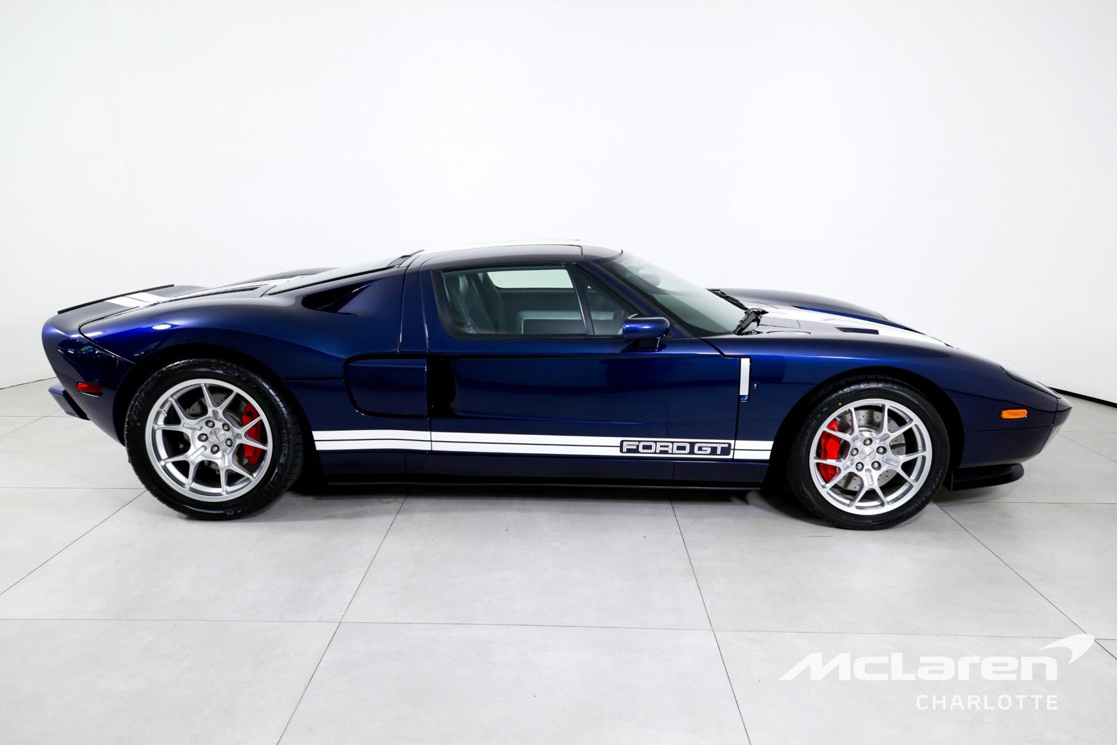Used 2005 Ford GT RWD image 9