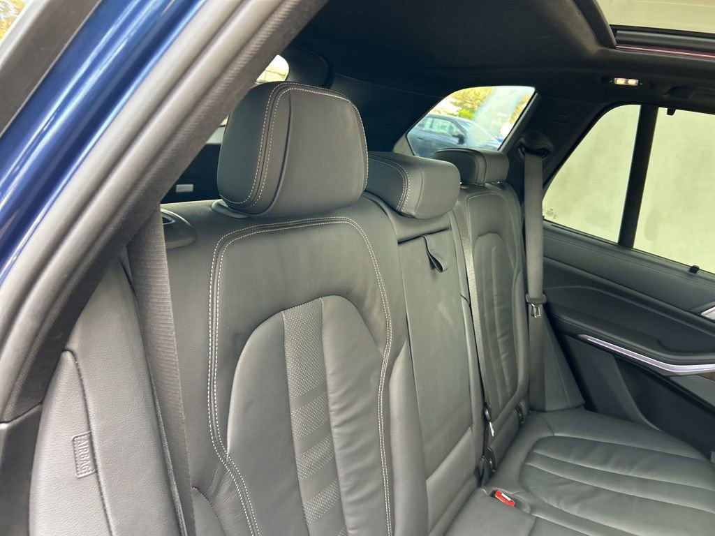 Used 2020 BMW X5 M50i image 29