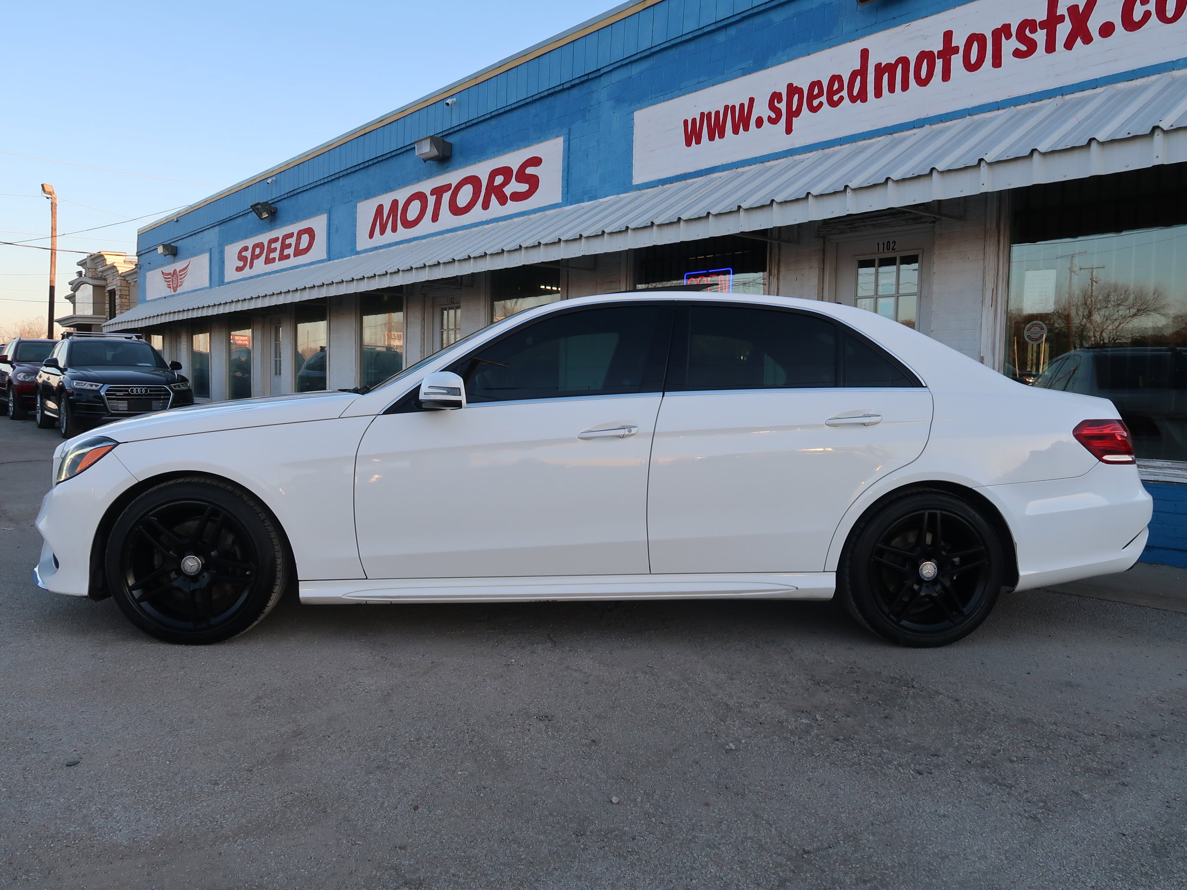 Used 2015 Mercedes-Benz E 400 4MATIC Sedan image 3