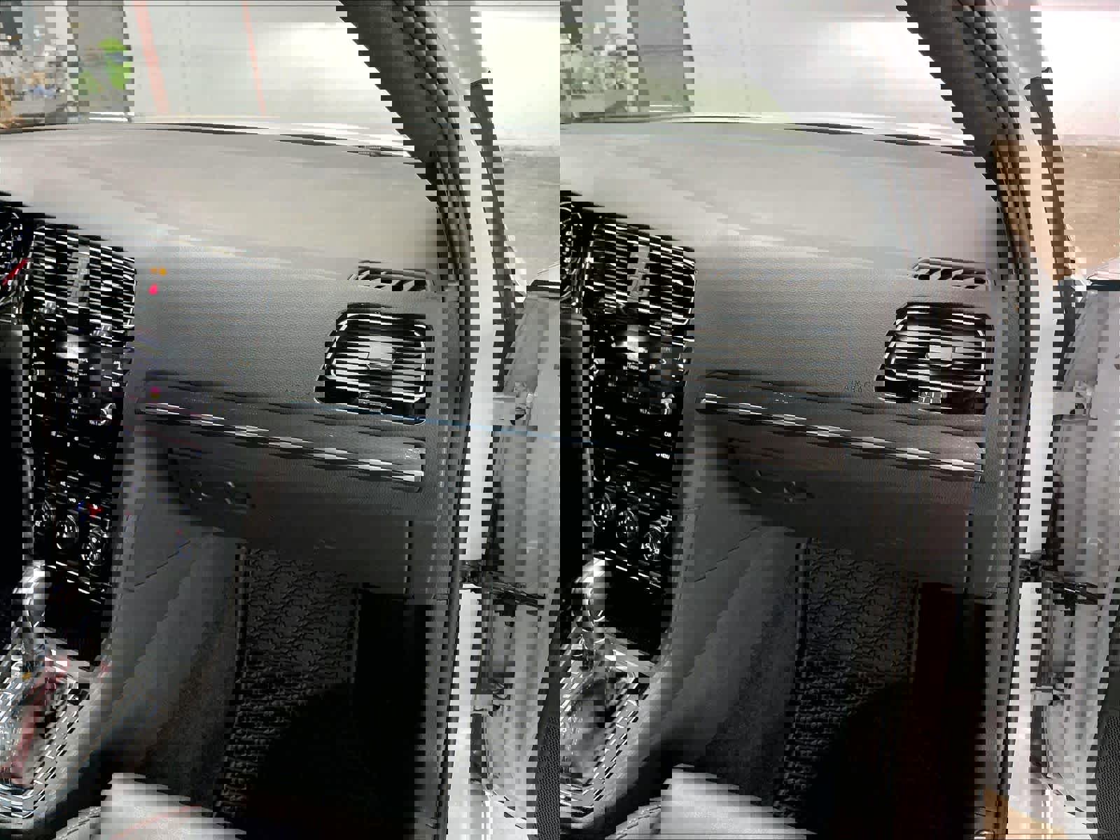 Used 2019 Volkswagen GTI SE image 18