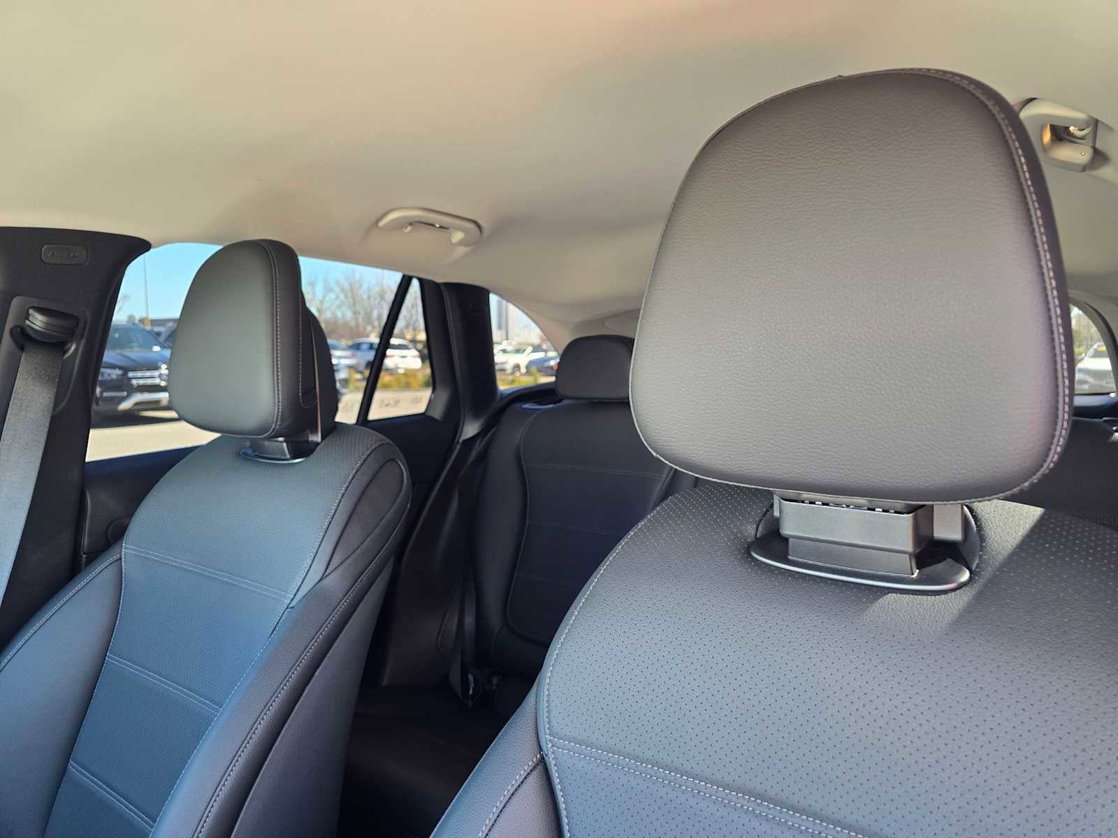 Used 2025 Mercedes-Benz GLC 350e 4MATIC image 23