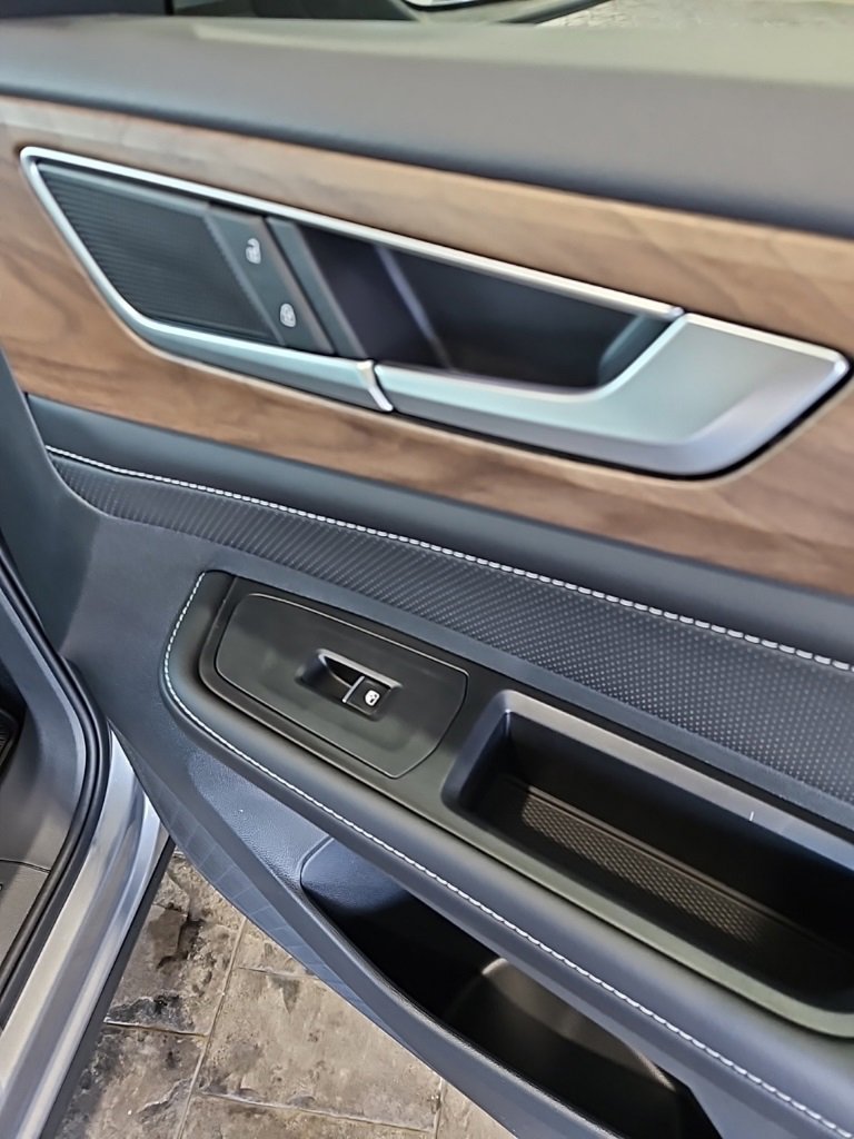 New 2026 Volkswagen Atlas SE image 12