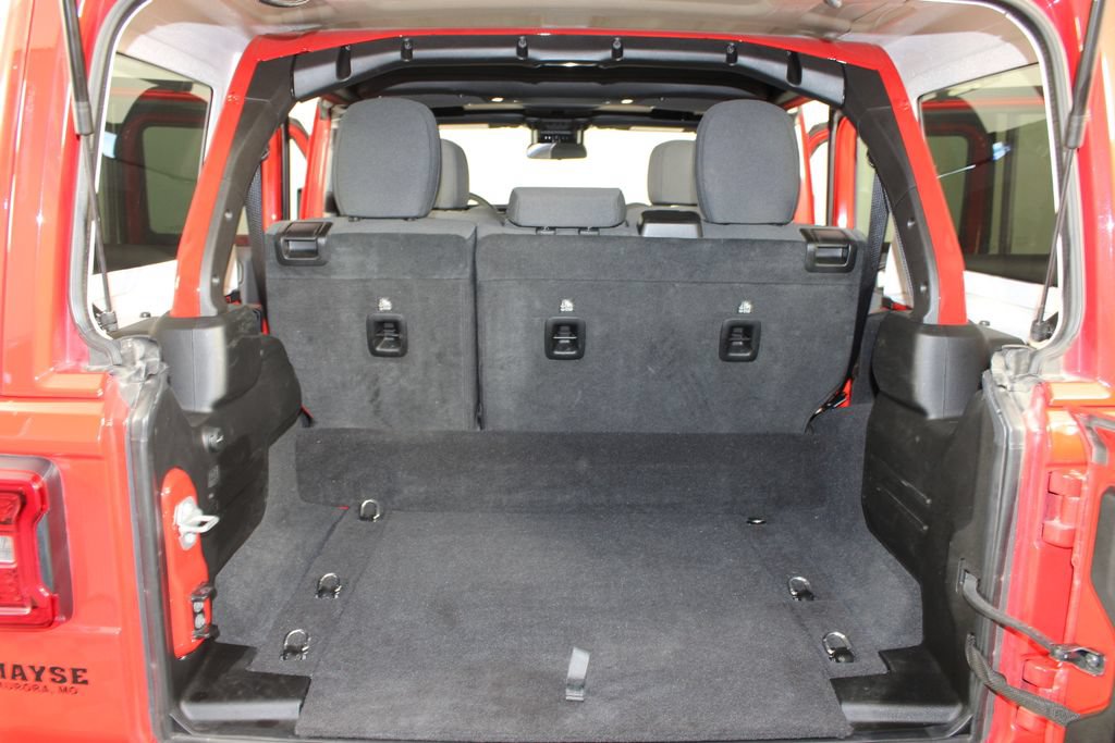 Used 2025 Jeep Wrangler Unlimited Sahara w/ Safety Group AWD/4WD image 17