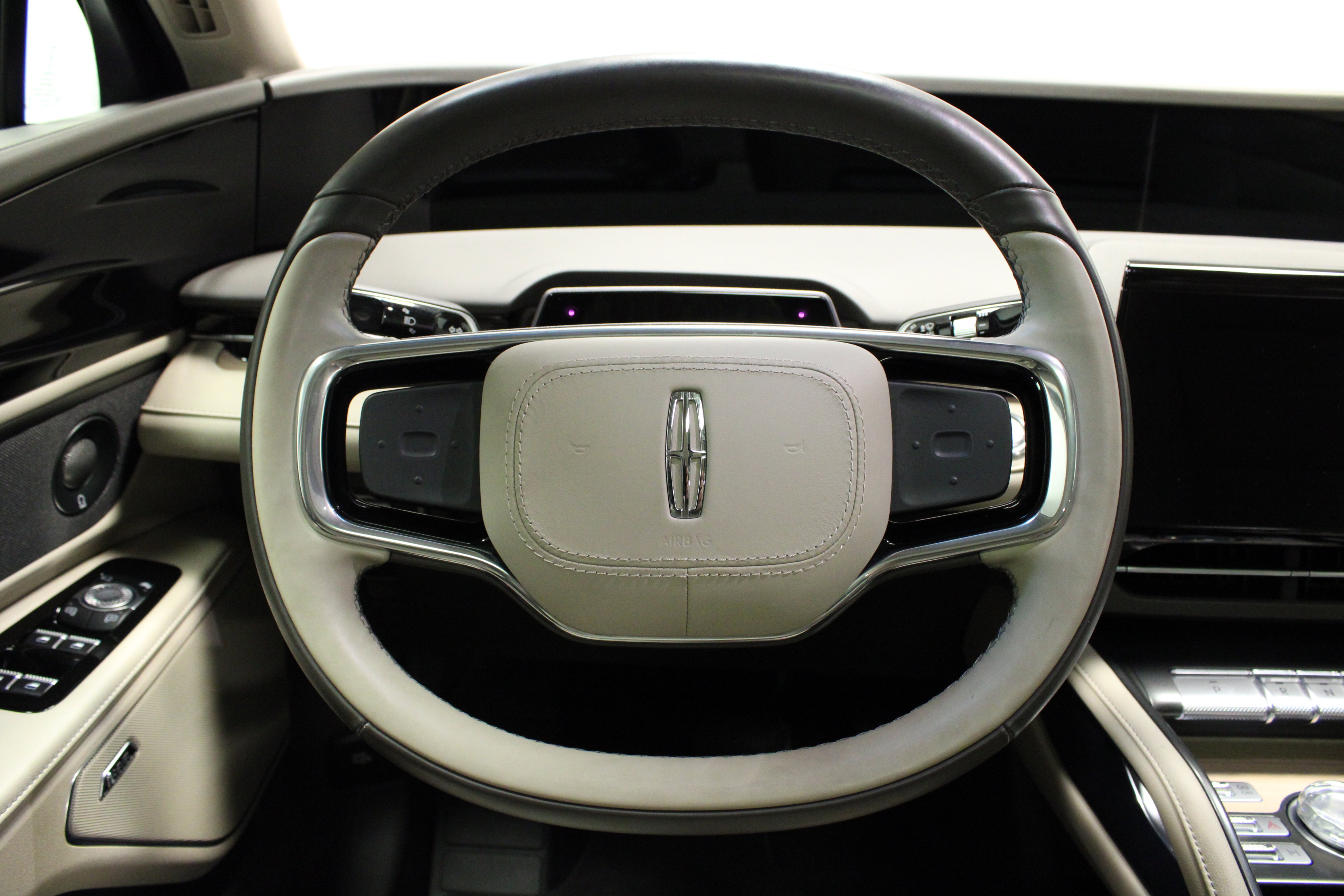 Used 2024 Lincoln Nautilus Reserve w/ Equipment Group 202A image 22