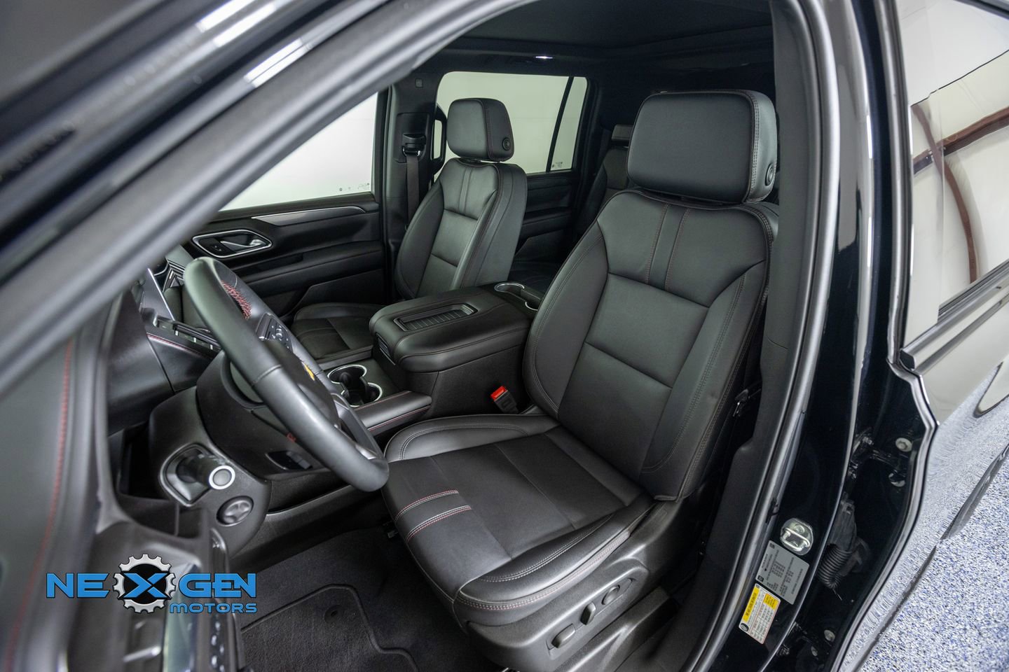 Used 2024 Chevrolet Suburban RST w/ Luxury Package AWD/4WD image 24