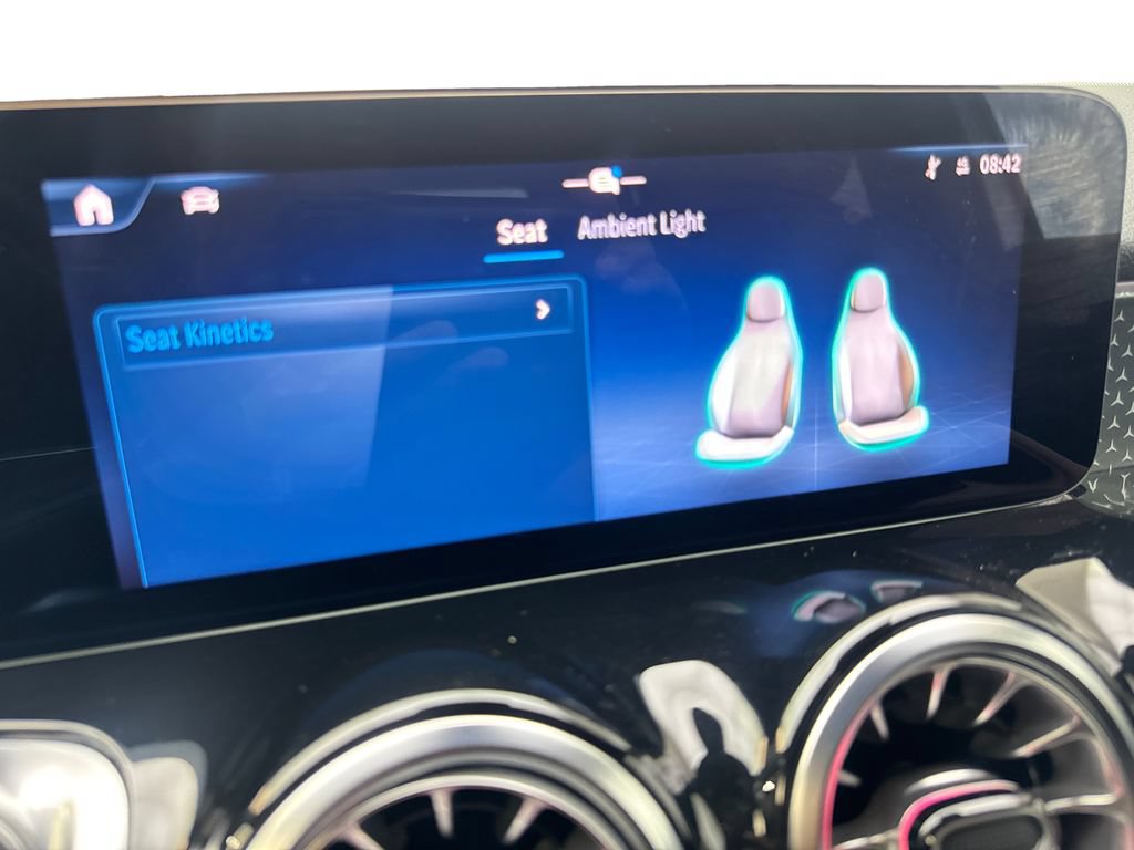 Used 2025 Mercedes-Benz GLB 250 4MATIC image 62