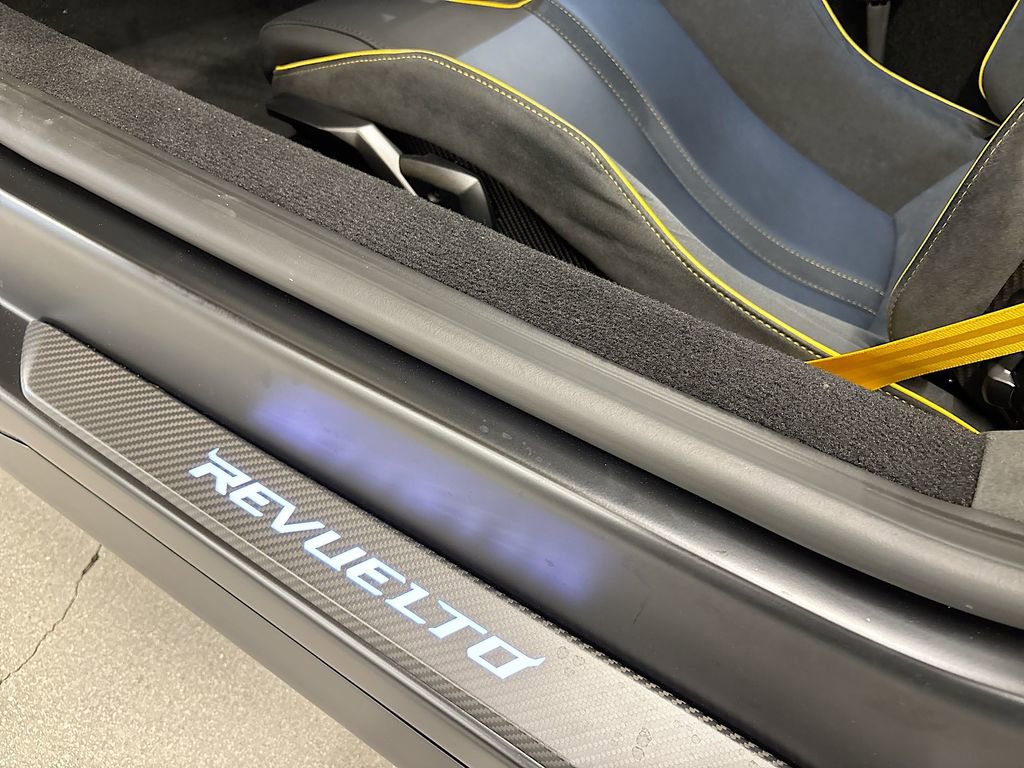 Used 2025 Lamborghini Revuelto image 26