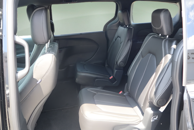 New 2027 Chrysler Pacifica Select FWD image 12