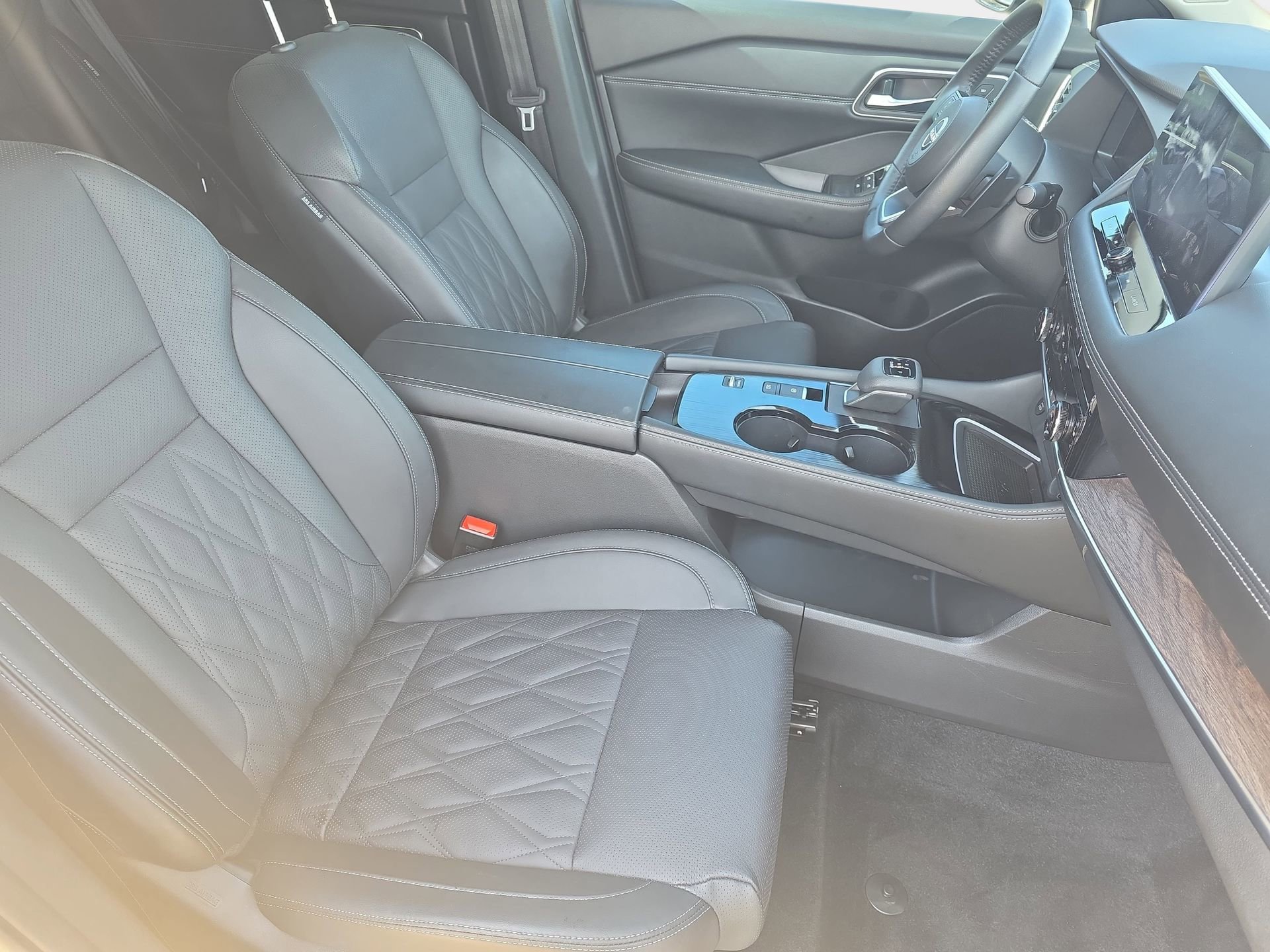 Used 2024 Nissan Rogue Platinum w/ Platinum Premium Package FWD image 10