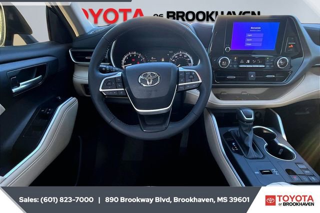 Used 2024 Toyota Highlander XLE image 5