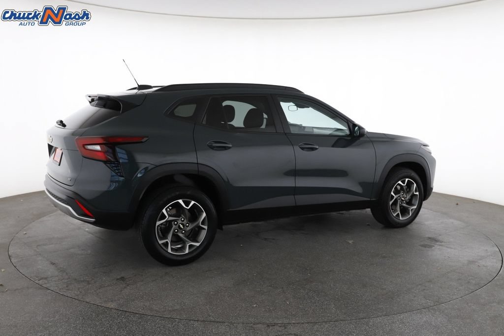 Used 2025 Chevrolet Trax LT FWD image 13