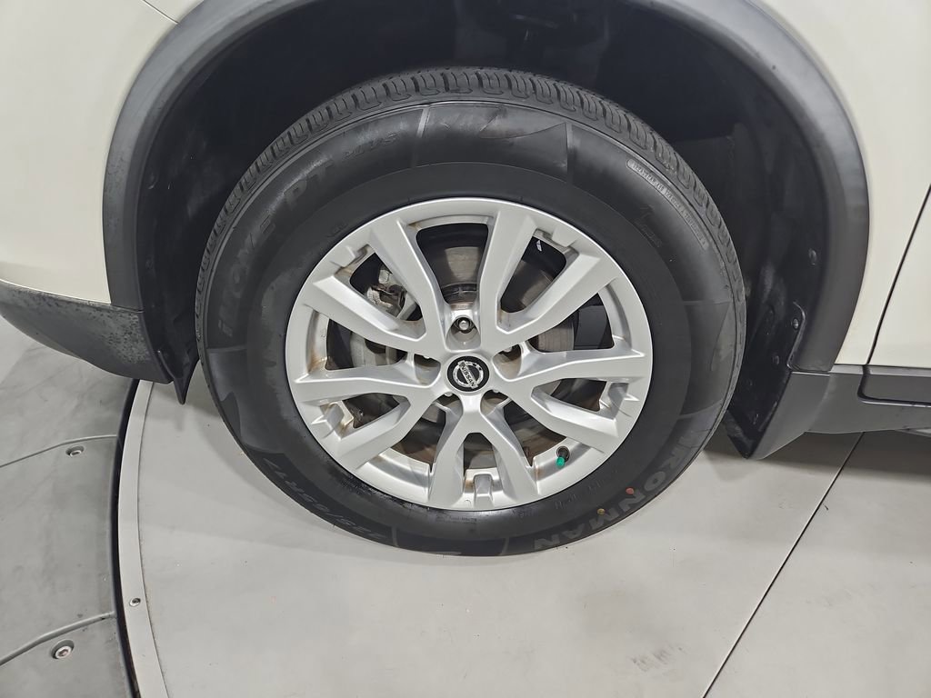 Used 2018 Nissan Rogue SV image 25