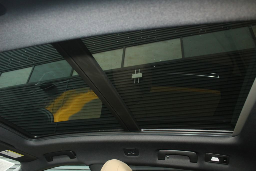 Certified 2025 Porsche Macan image 26