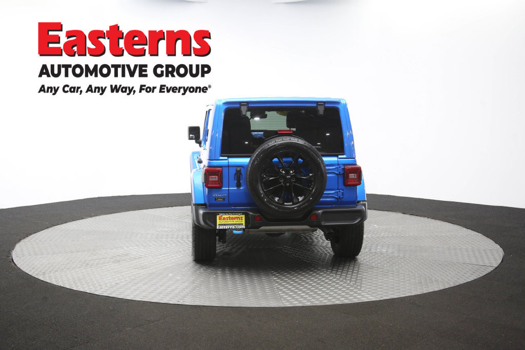 Used 2024 Jeep Wrangler Unlimited Sahara w/ Technology Group AWD/4WD image 38