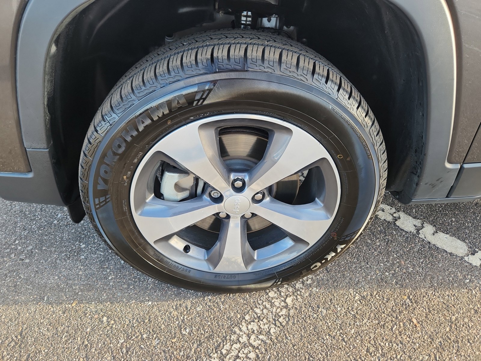 Used 2019 Jeep Cherokee Limited w/ Technology Group image 27