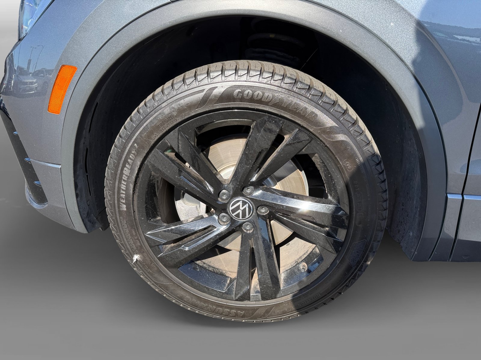 Certified 2023 Volkswagen Tiguan SE R-Line AWD/4WD image 9